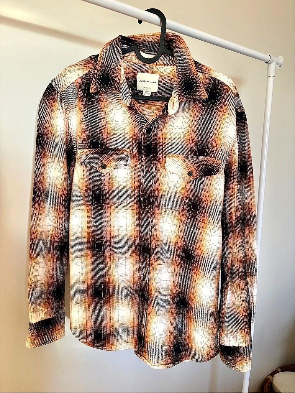 American Eagle Classic Fit Plaid Button Down in Brown & White Size Small